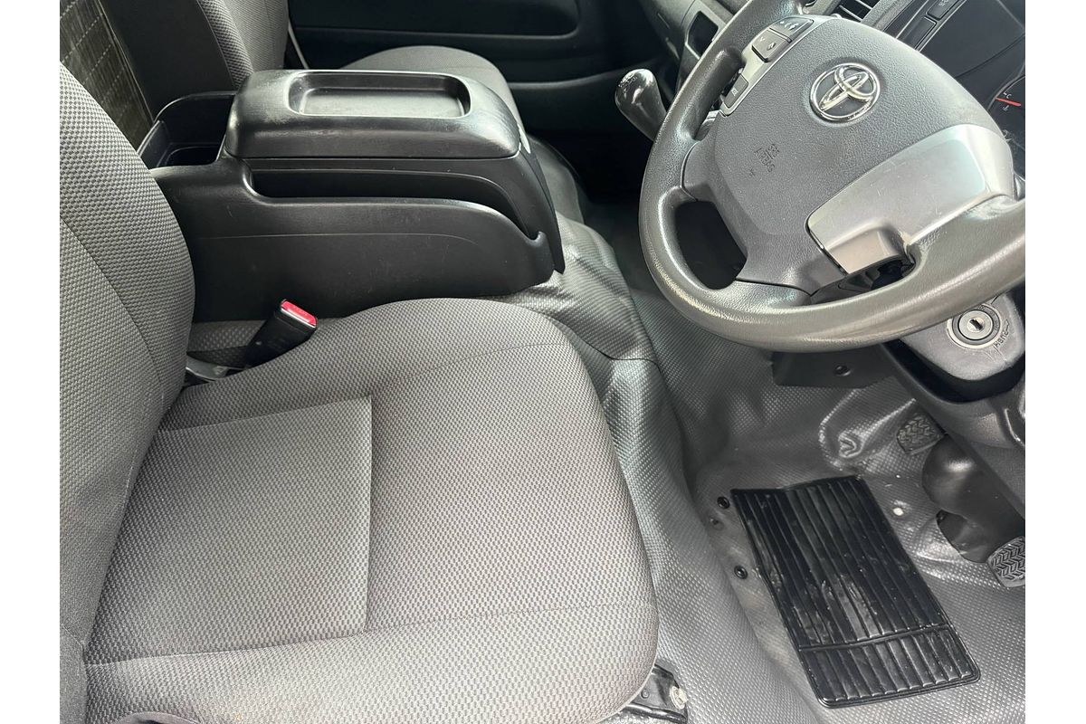 2015 Toyota Hiace TRH201R LWB
