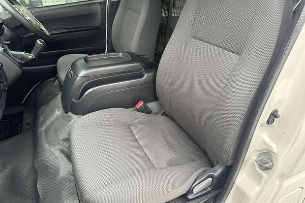 2015 Toyota Hiace TRH201R LWB
