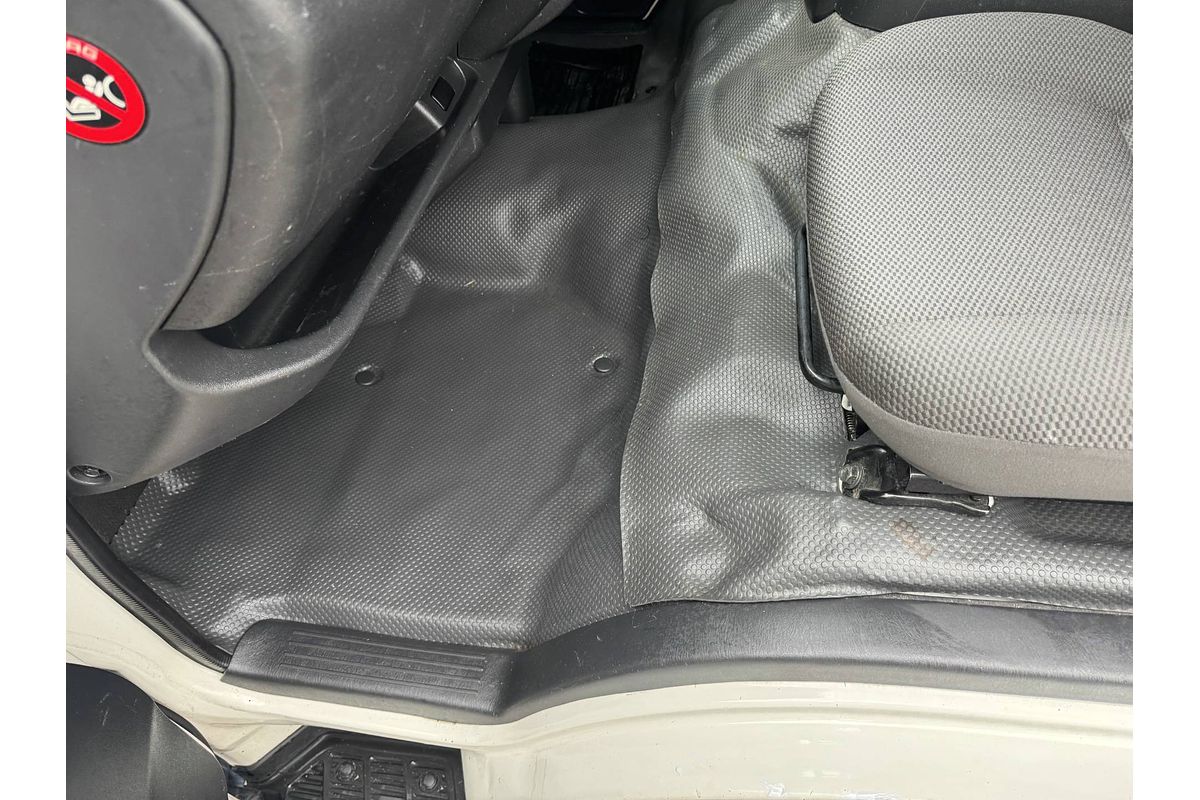 2015 Toyota Hiace TRH201R LWB