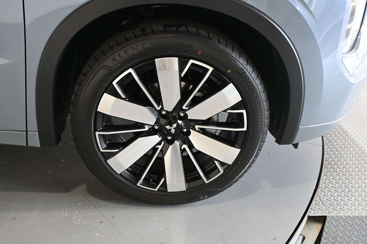 2025 Mitsubishi Outlander Exceed Tourer ZM