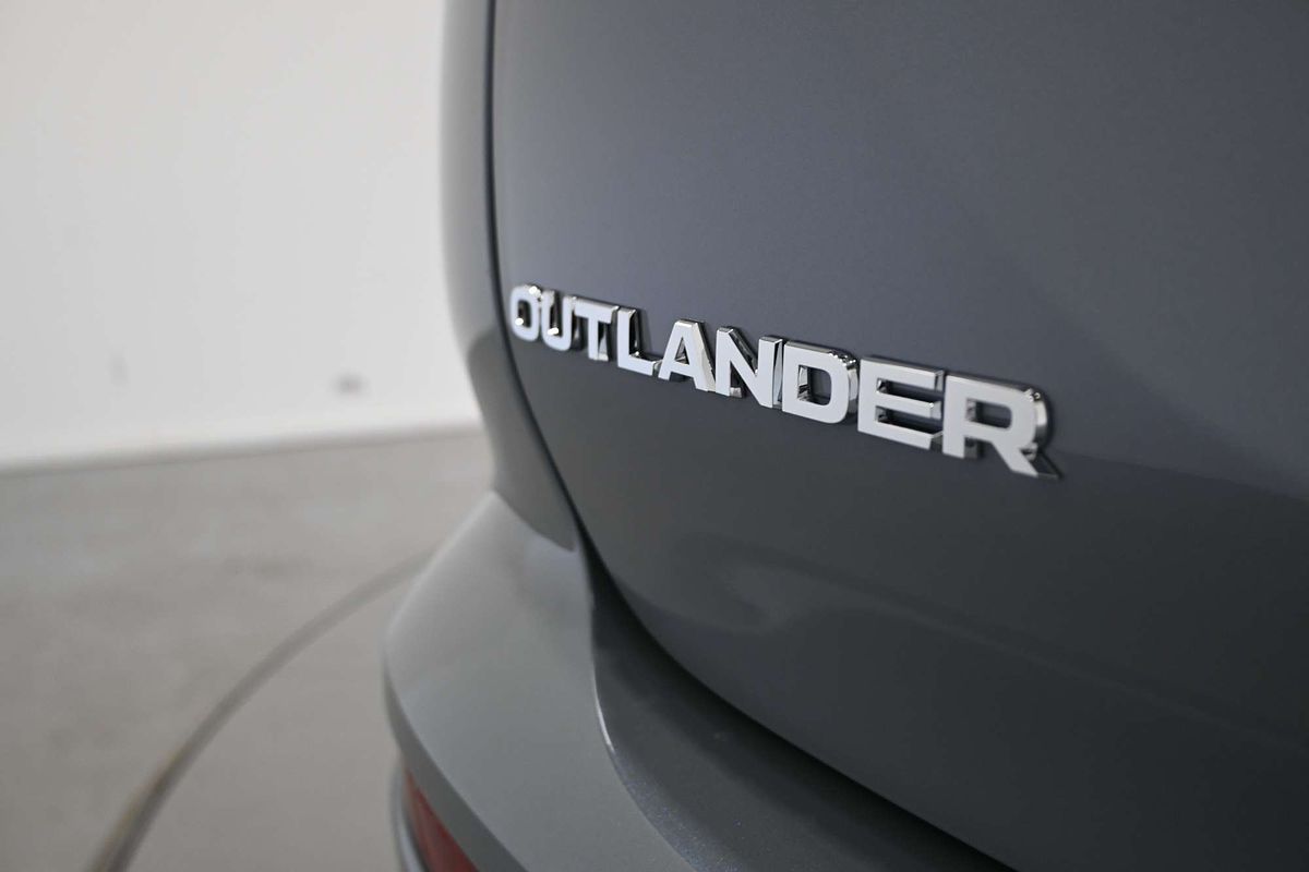 2025 Mitsubishi Outlander Exceed Tourer ZM