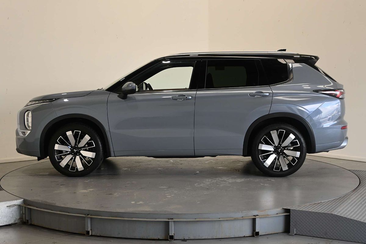 2025 Mitsubishi Outlander Exceed Tourer ZM
