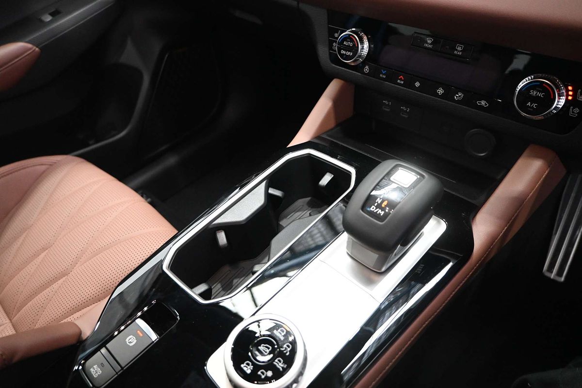 2025 Mitsubishi Outlander Exceed Tourer ZM