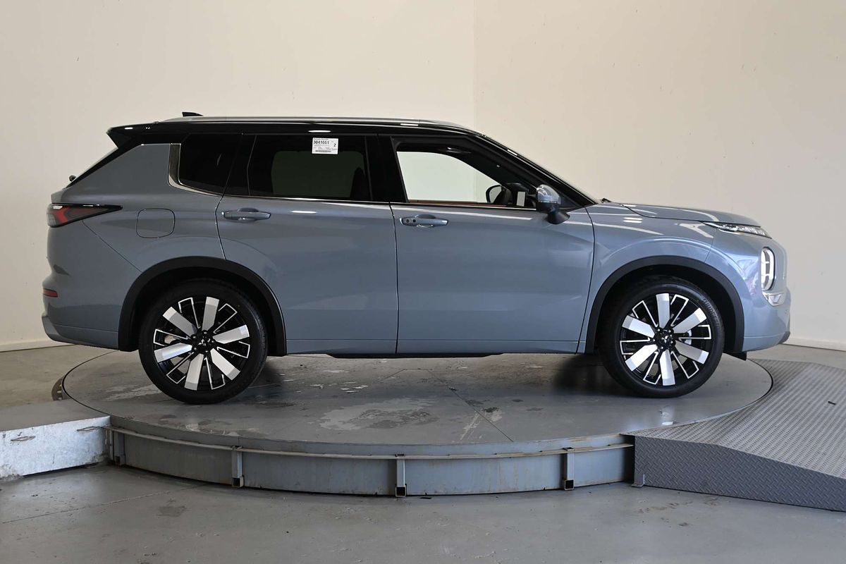 2025 Mitsubishi Outlander Exceed Tourer ZM