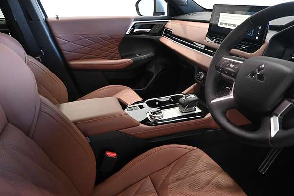 2025 Mitsubishi Outlander Exceed Tourer ZM