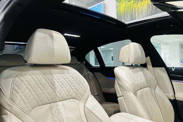 2018 BMW 7 Series 740i G11