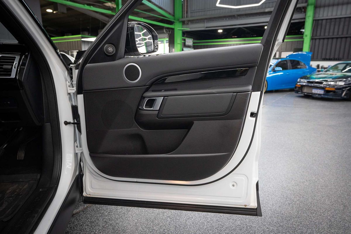 2018 Land Rover Discovery SD4 SE Series 5