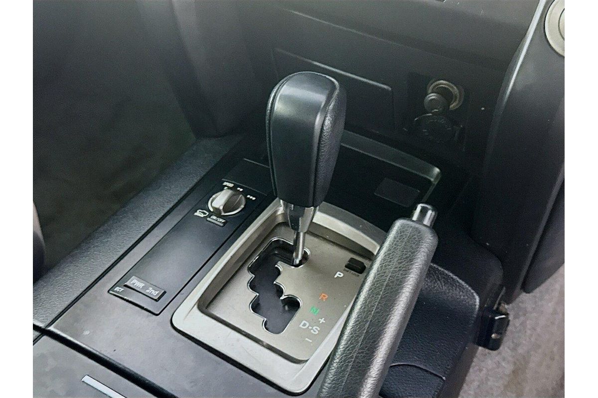 2011 Toyota Landcruiser GXL VDJ200R