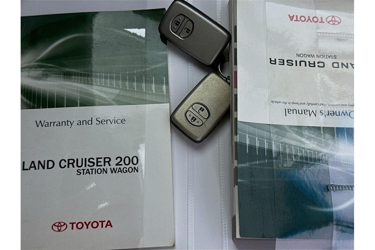 2011 Toyota Landcruiser GXL VDJ200R