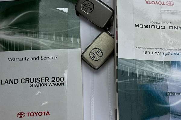 2011 Toyota Landcruiser GXL VDJ200R