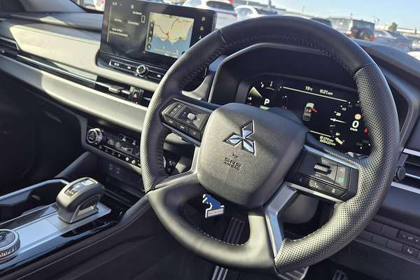 2025 Mitsubishi Outlander Exceed ZM