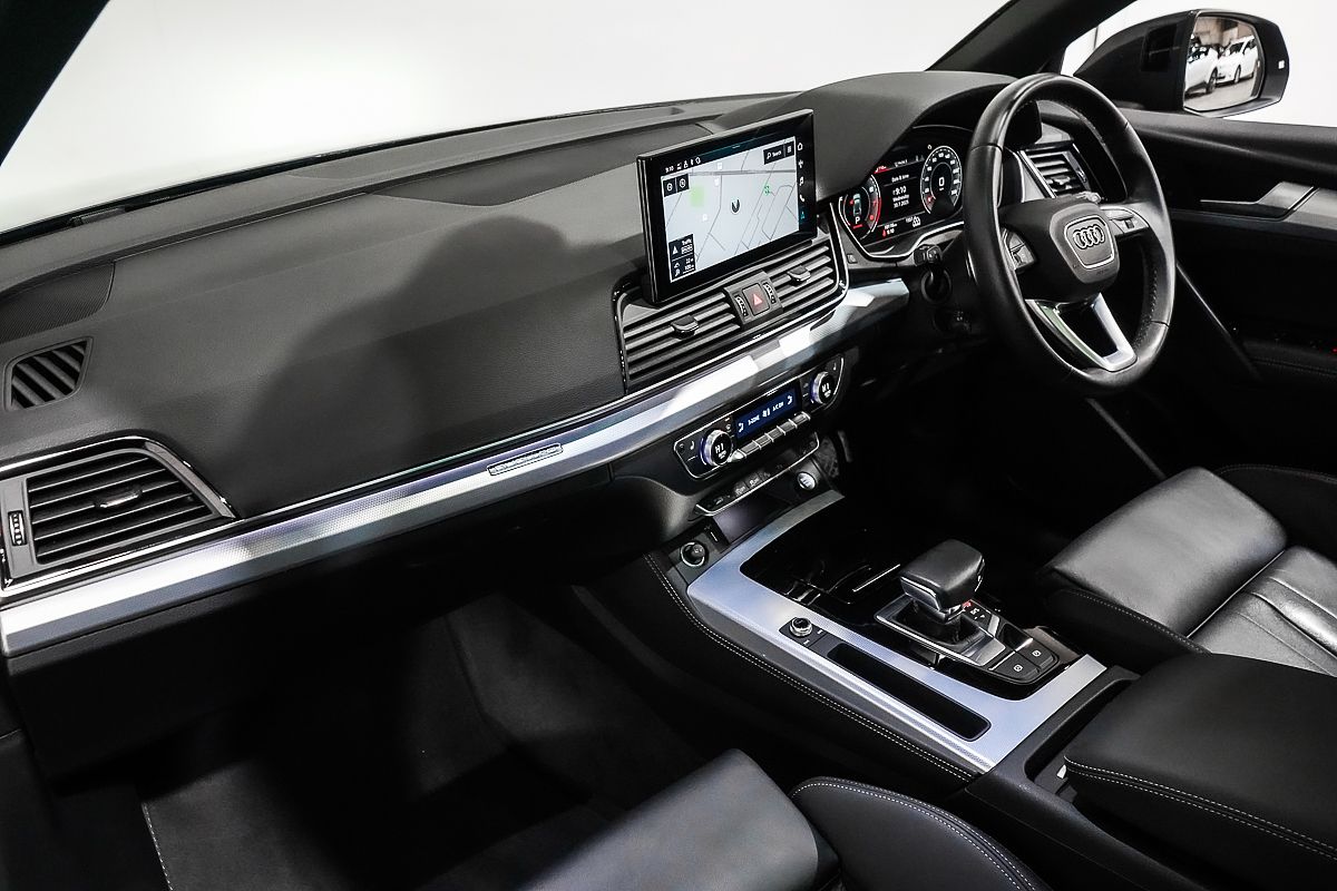 2023 Audi Q5 45 TFSI Dynamic Black FY