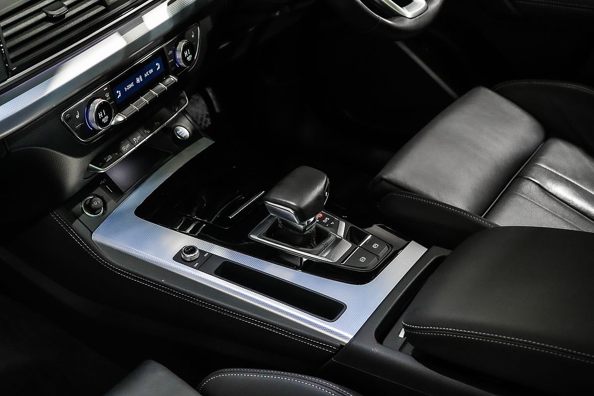 2023 Audi Q5 45 TFSI Dynamic Black FY