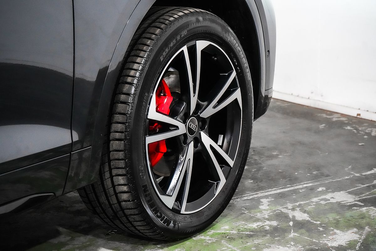 2023 Audi Q5 45 TFSI Dynamic Black FY