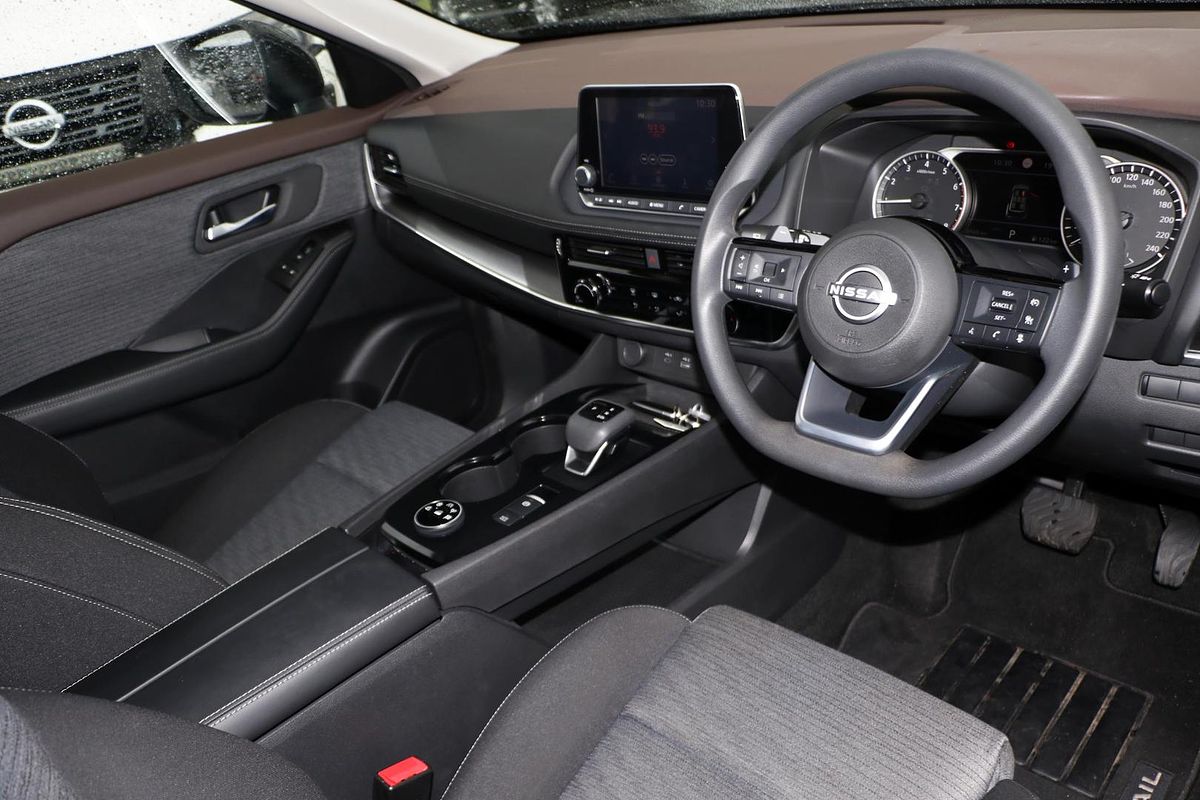 2025 Nissan X-TRAIL ST T33