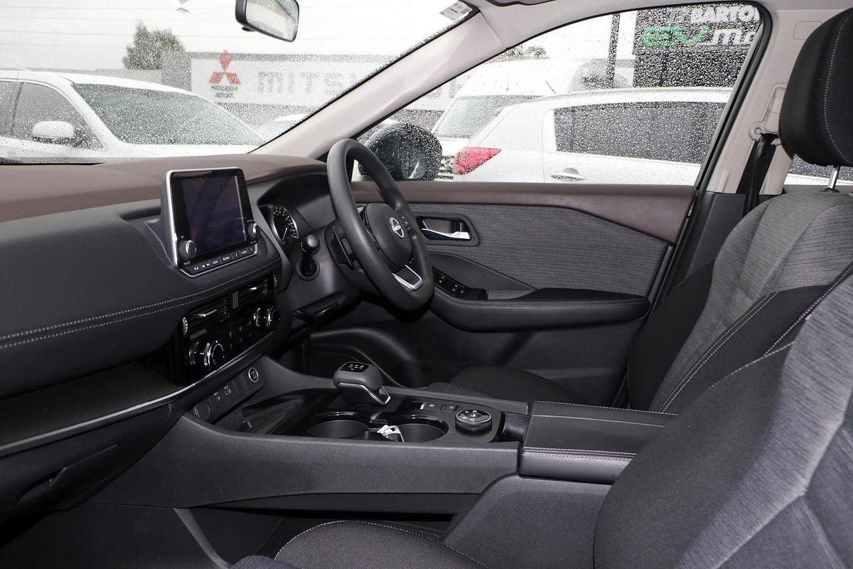 2025 Nissan X-TRAIL ST T33
