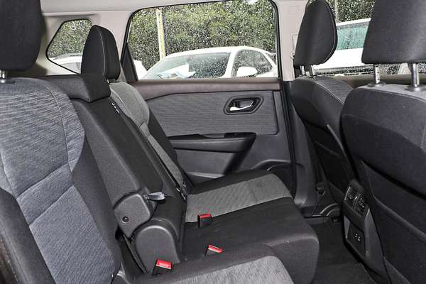 2025 Nissan X-TRAIL ST T33
