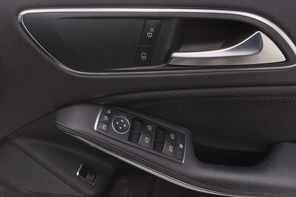 2017 Mercedes-Benz GLA-Class GLA180 X156