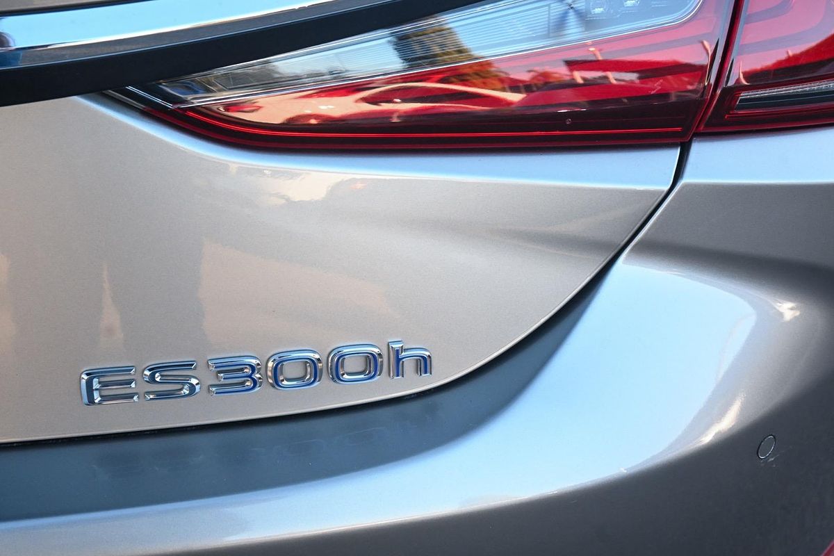 2019 Lexus ES ES300h Sports Luxury AXZH10R