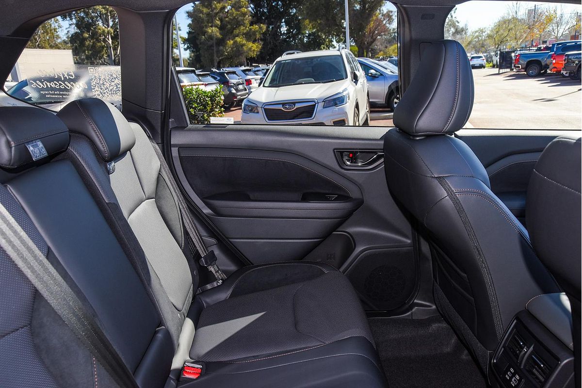 2025 Subaru Forester Hybrid Touring S6