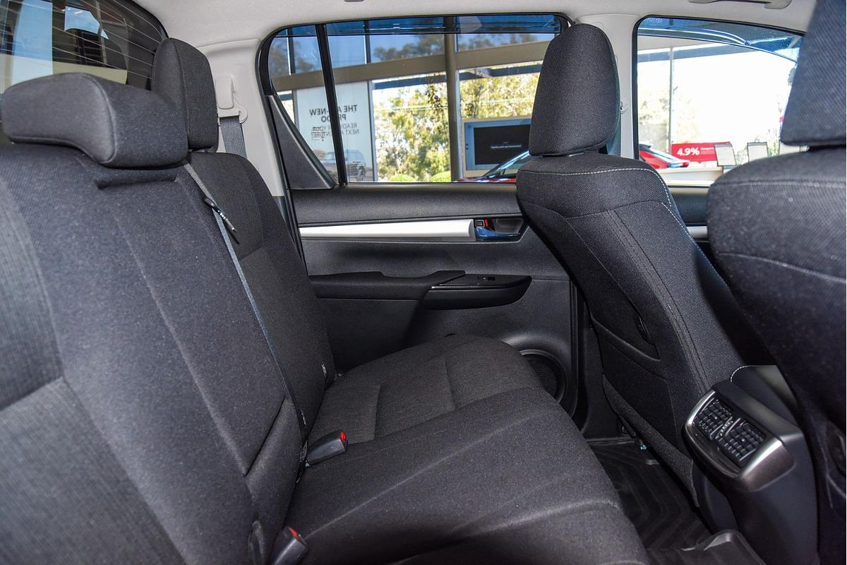 2024 Toyota Hilux SR5 GUN126R 4X4