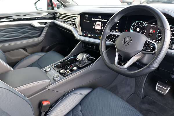 2024 Volkswagen Touareg 210TDI R-Line RC