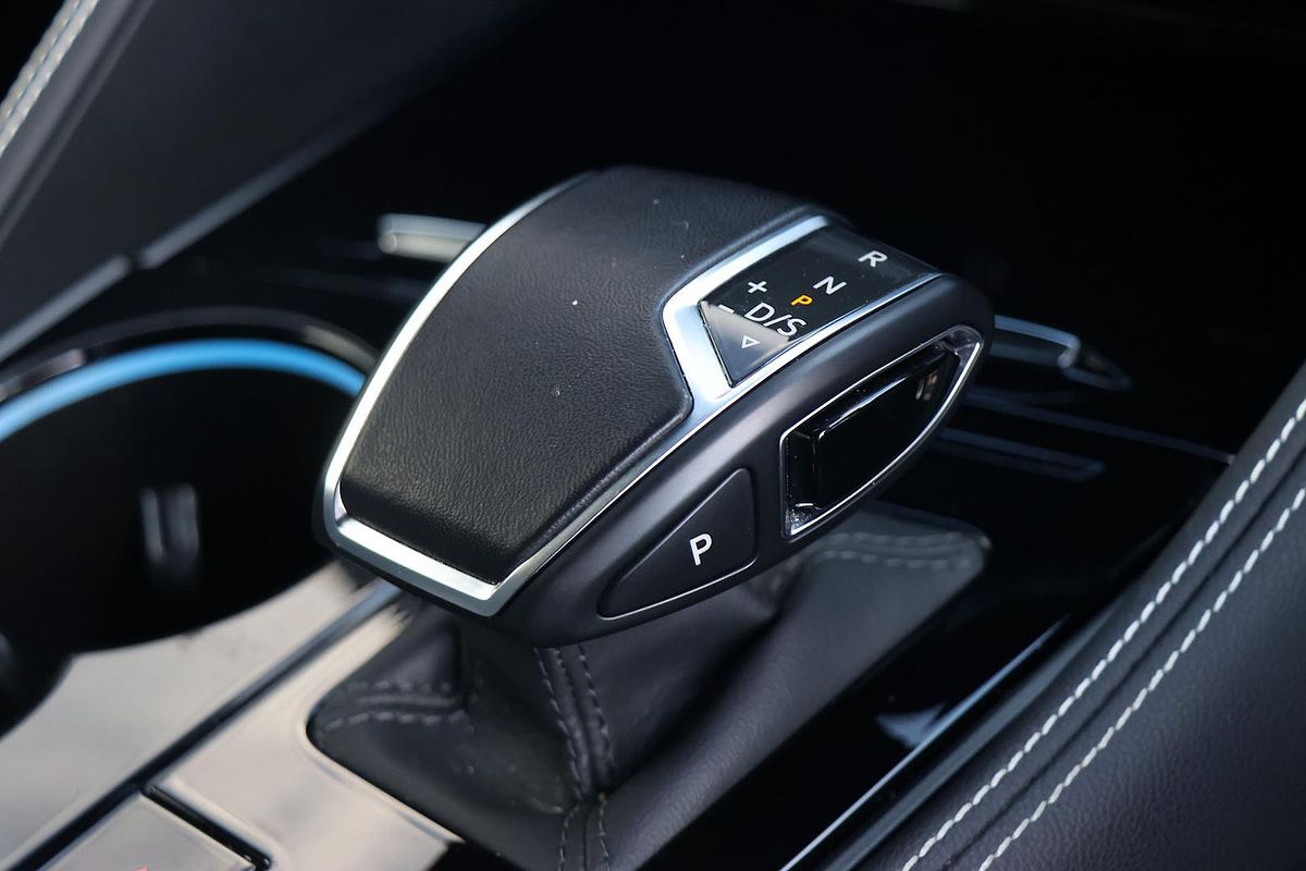 2024 Volkswagen Touareg 210TDI R-Line RC