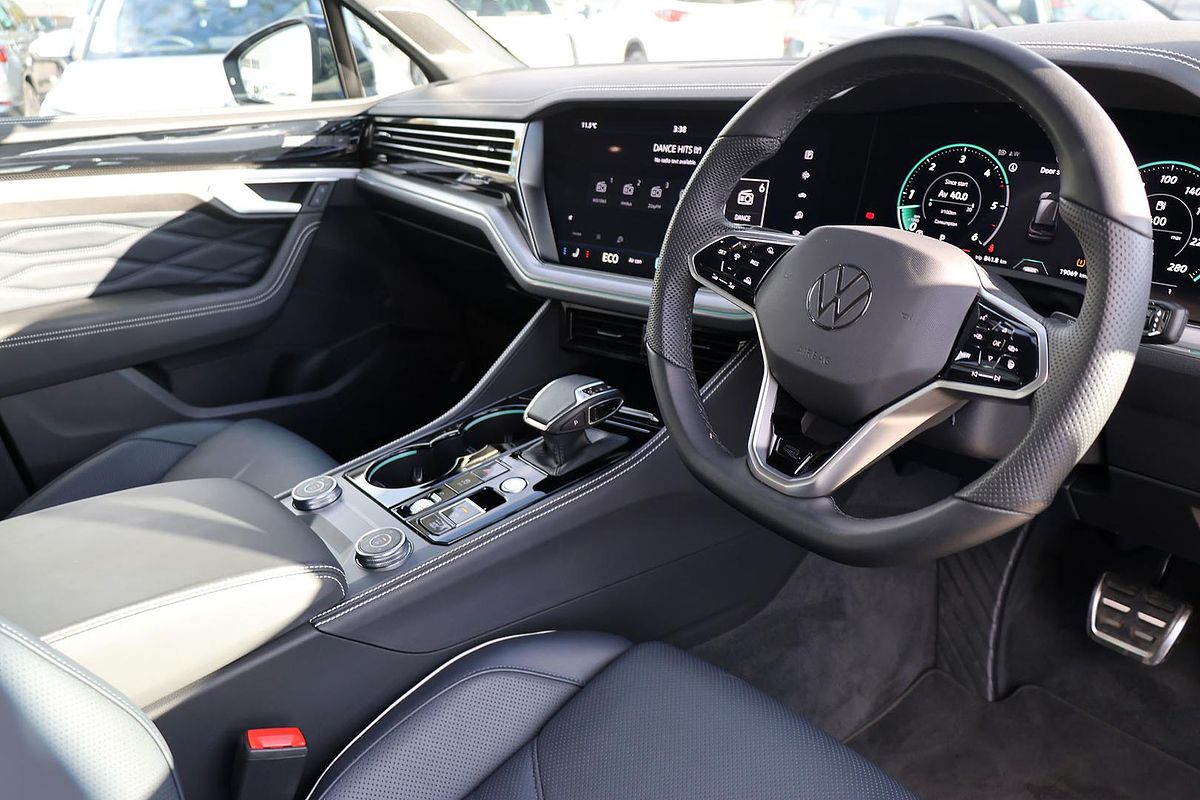 2024 Volkswagen Touareg 210TDI R-Line RC