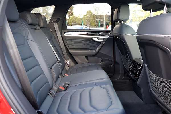 2024 Volkswagen Touareg 210TDI R-Line RC