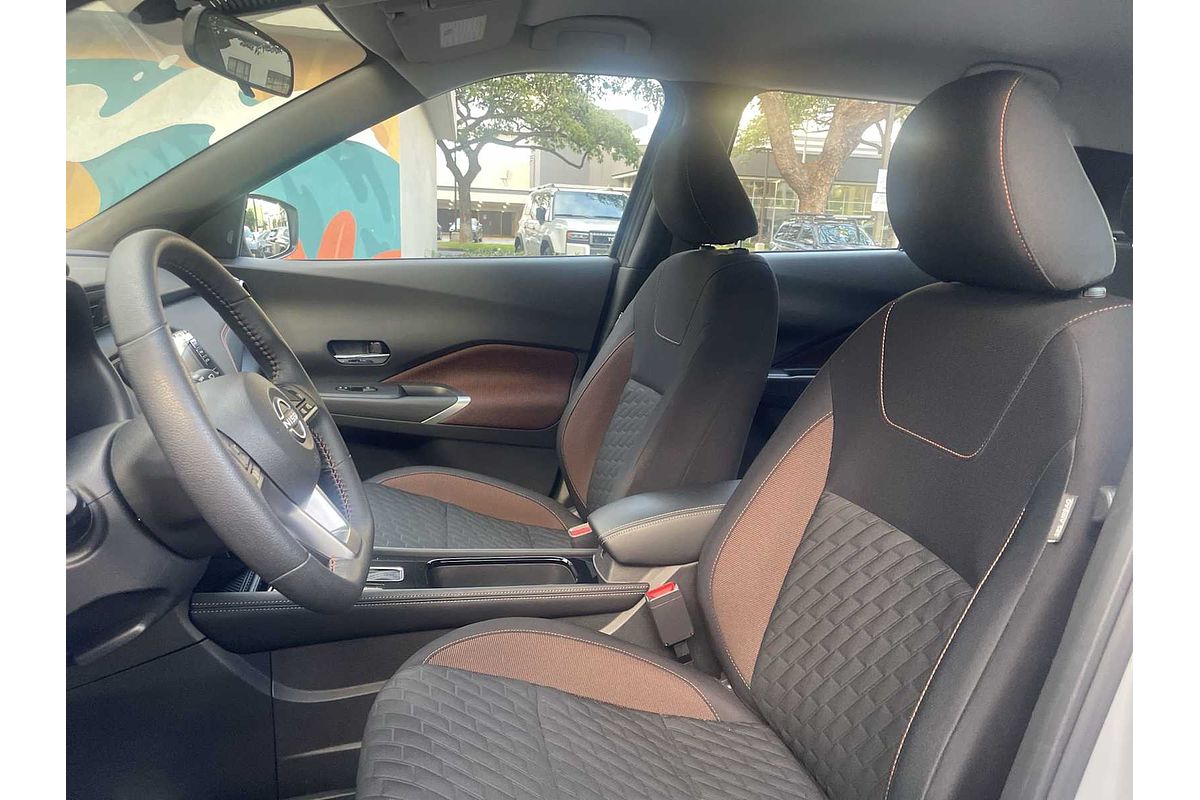 2023 Nissan Kicks SR