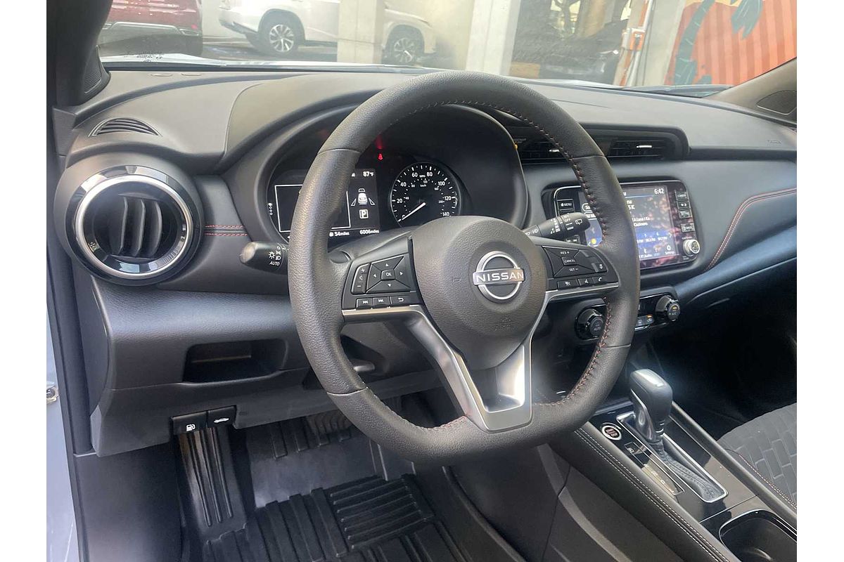 2023 Nissan Kicks SR