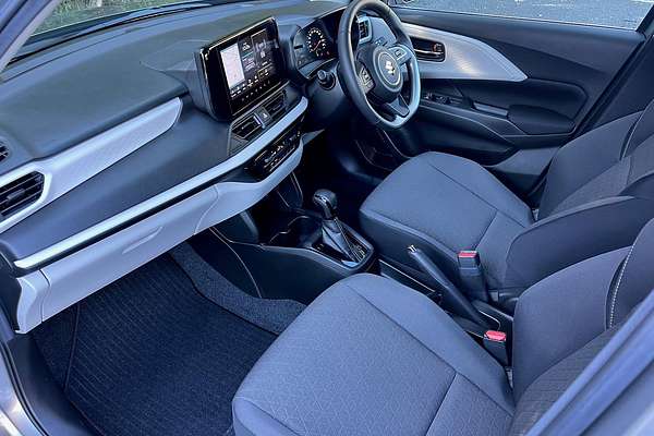 2024 Suzuki Swift Hybrid UZ