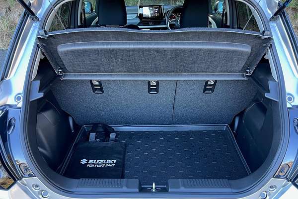 2024 Suzuki Swift Hybrid UZ