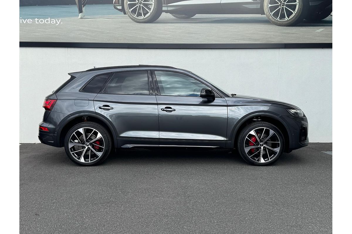 2025 Audi Q5 55 TFSI e S line FY