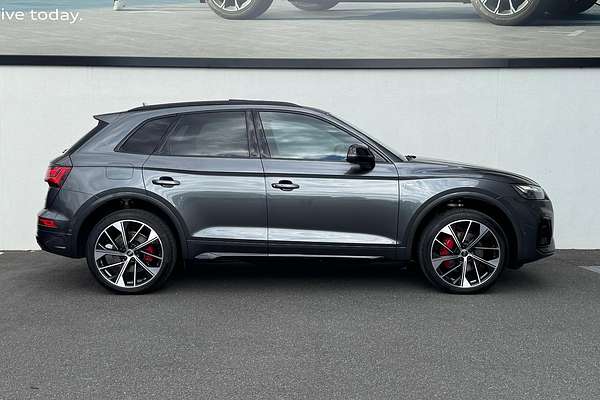 2025 Audi Q5 55 TFSI e S line FY