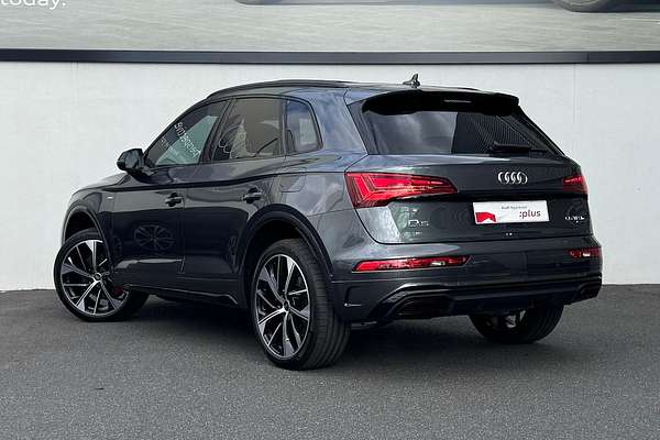 2025 Audi Q5 55 TFSI e S line FY