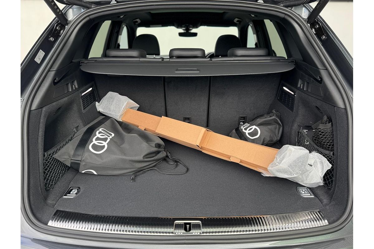 2025 Audi Q5 55 TFSI e S line FY