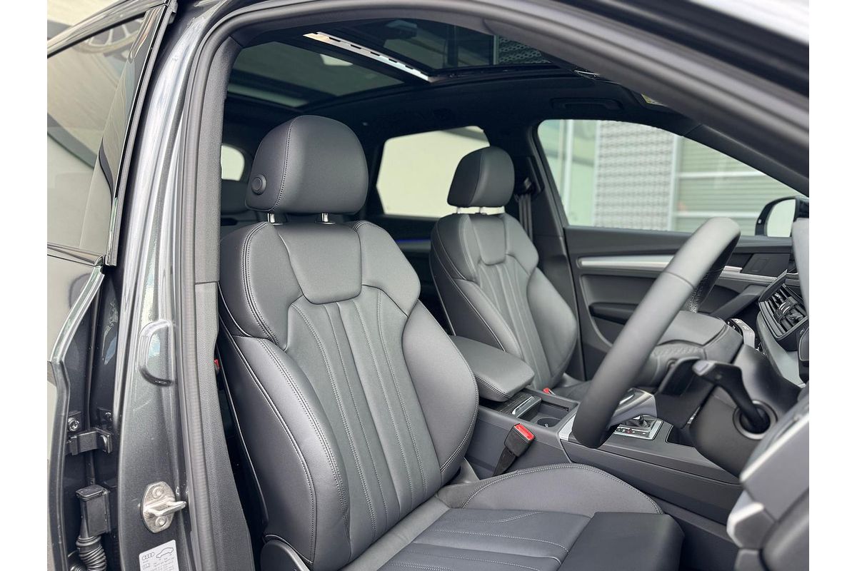2025 Audi Q5 55 TFSI e S line FY