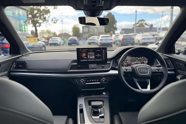 2025 Audi Q5 55 TFSI e S line FY