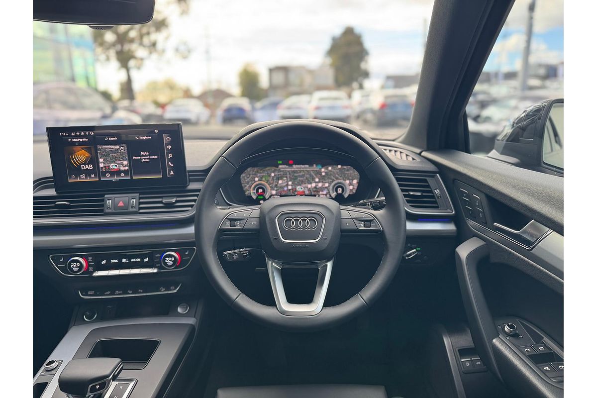 2025 Audi Q5 55 TFSI e S line FY