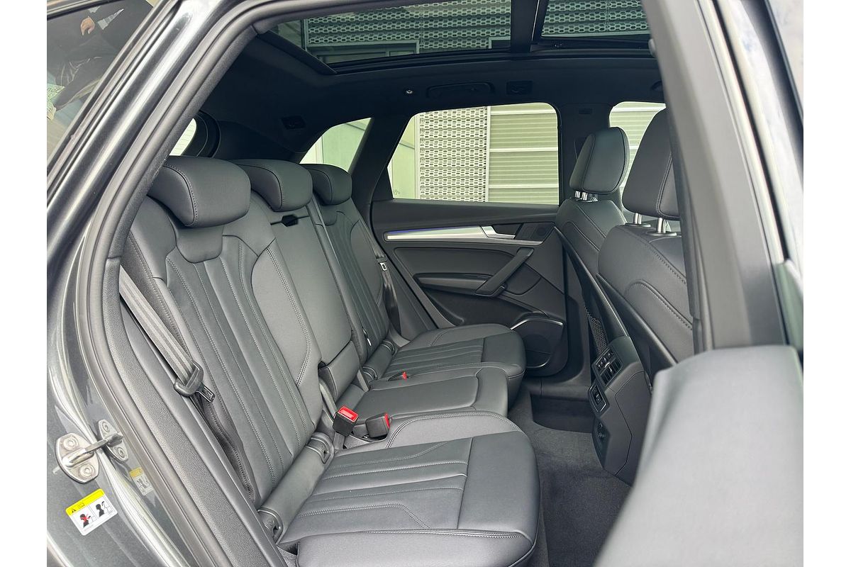 2025 Audi Q5 55 TFSI e S line FY