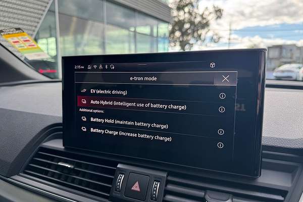 2025 Audi Q5 55 TFSI e S line FY
