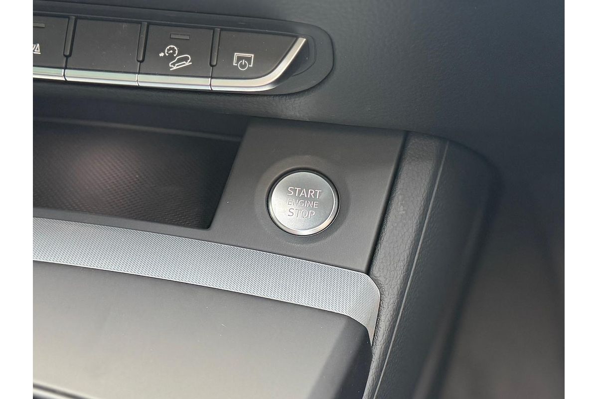 2025 Audi Q5 55 TFSI e S line FY