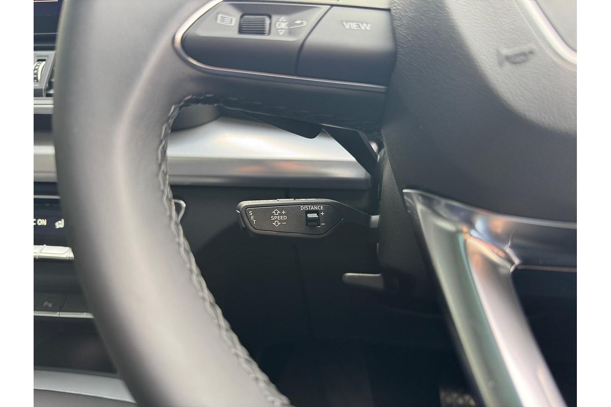 2025 Audi Q5 55 TFSI e S line FY