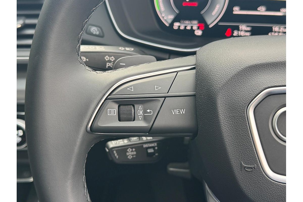 2025 Audi Q5 55 TFSI e S line FY