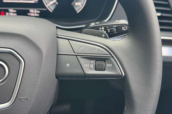 2025 Audi Q5 55 TFSI e S line FY