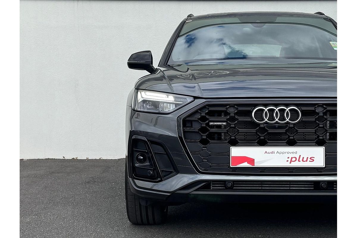 2025 Audi Q5 55 TFSI e S line FY