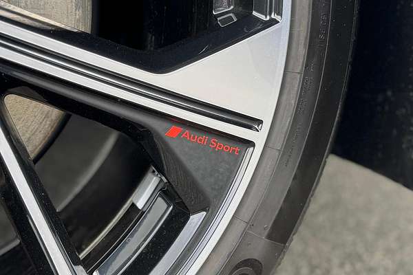 2025 Audi Q5 55 TFSI e S line FY