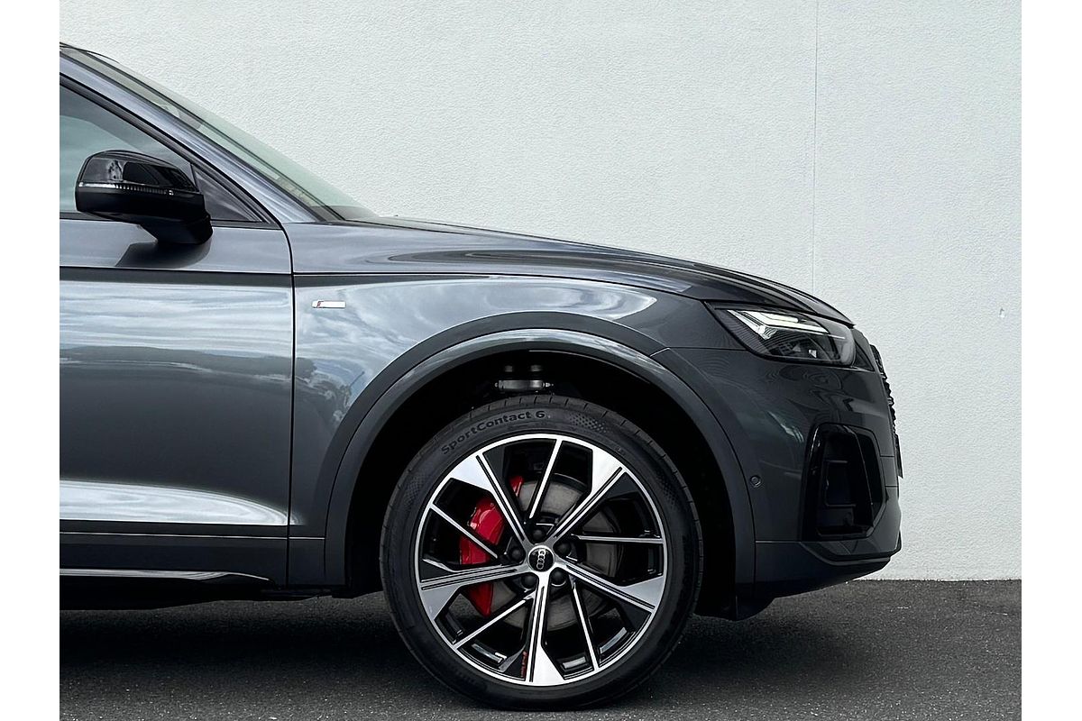 2025 Audi Q5 55 TFSI e S line FY