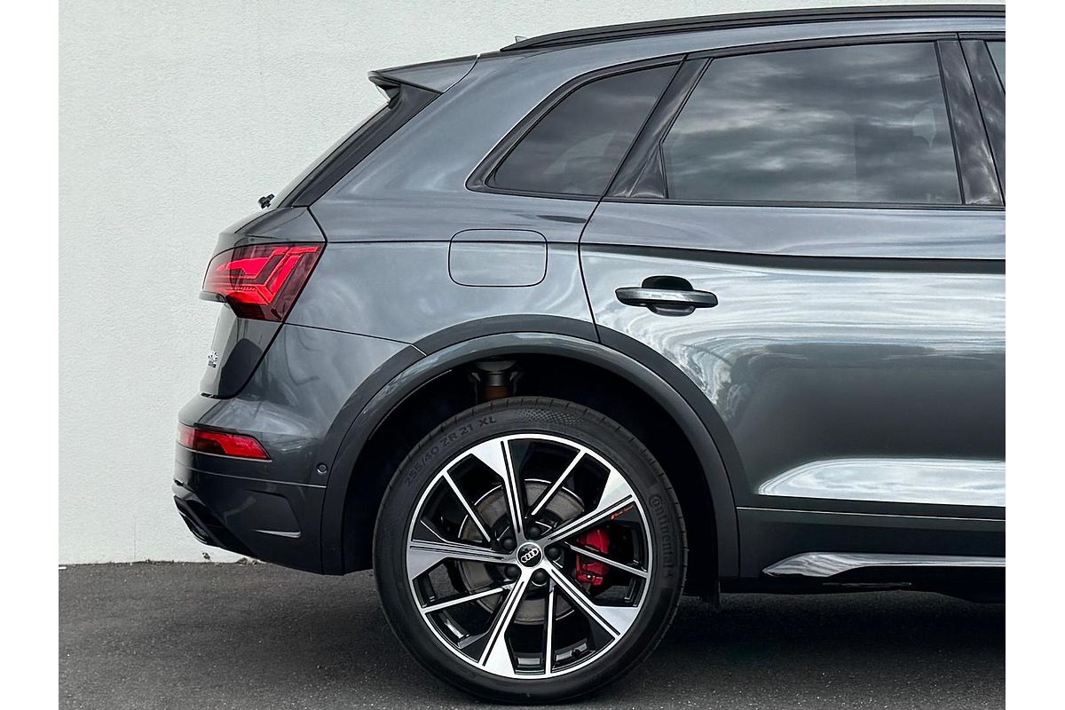 2025 Audi Q5 55 TFSI e S line FY